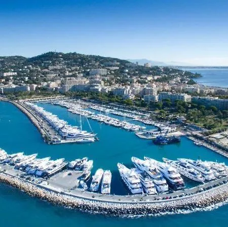 Perle Rare Croisette A Cote De L Carlton Centre Croisette 1mn 5mn Du Palais 4p Apartment Cannes